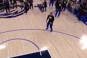 太会整活了！蒂格做布朗同款致电队友挑战，结果塔图姆秒接电话！