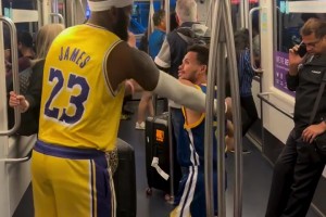 笑死！网友：竟然在地铁上遇到“老詹”和“库里”了