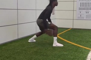 如此丝滑！全能的卡马文加穿拖鞋打篮球