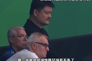 野球场浩克来了，压迫感太强了！