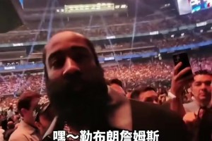 “笑不活了～故意叫错球星名字这也太欠揍了”