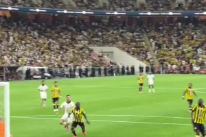 苏超媛这棉毛衫都穿起来了嘛，咋总喜欢跳两下呢