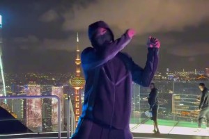 来上海了！沃尔都胖成这样了，但这舞姿还是依旧很风骚！