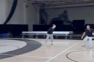 没有参加勇士的迷你训练营！库明加自己又在单练了