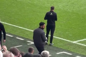 又气又急！布伦特福德打进第3球时，场边阿莫林坐立不安