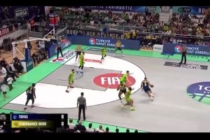 CJ：某些球员连续投丢后开始空切和传球，不敢接着投！