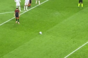 巴甲门将：你不想打进也不要往我身上打啊，我都没法躲