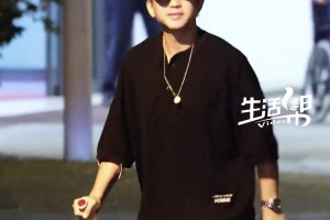 真成带货美食博主了朱芳雨吃上了陕西宝鸡的油泼辣子火锅~