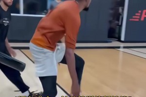 37岁还在进步！杜兰特训练展示最新单打跳步脚步！