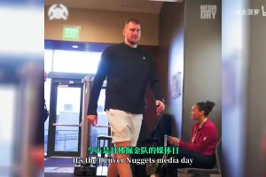 库明加问题怎么解决？库里：事情会自然发展，他在的话就要专注！