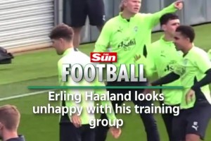 斯坦福桥永远有穆里尼奥最爱的奶油饼干，穆里尼奥也白了头