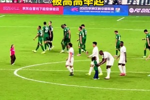 小社牛！马马杜重回工体，法比奥女儿直接向他飞奔而来