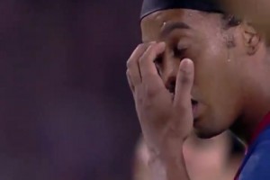 小罗贴地斩任意球，早已成为诸多球员模仿的经典