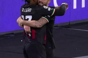 单枪匹马！莱奥一条龙奔袭助攻，吉鲁为他擦鞋庆祝