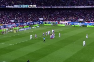 经典回忆！小小罗超远距离任意球攻破富勒姆球门