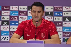 对比国内裁判就是碾压！徐正源赛后握手致谢本场裁判