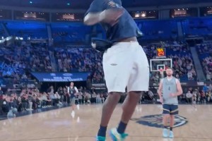 害搁那扣篮锡安训练中轻松360度暴扣！暴瘦后确实轻盈多了