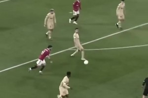 足球智慧体现！布斯克茨这一停一过堪称艺术！