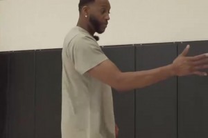 夸爽了！此前KD做客追梦的播客，追梦花式吹捧让KD合不拢嘴！