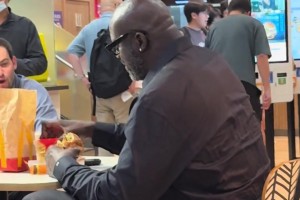 路走宽了！阿夫迪亚几个月不发动态，今天社媒晒出自己助攻杨瀚森三分！