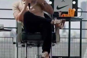 詹姆斯：布朗尼不能在工作场合喊我老爹可以喊老詹或GOAT-