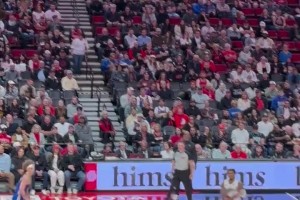 直接骗走希尔德杨瀚森一个假传创造出空位！三分打进引爆全场