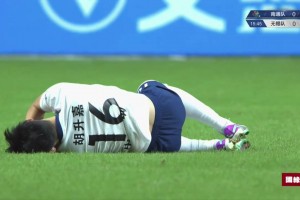 如此苏超怎能不爱！无锡队球员一路猛抢，最后被爆头赢得球权