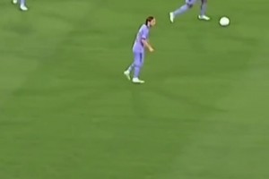 征服了世界的男人！当梅西天神下凡时，其他人的反应是什么样的？