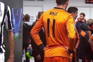 当年C罗打进惊天倒钩后尤文主场献上掌声，齐达内：我挺秃然的！