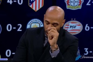 约克雷斯对着亨利说：14号球衣这件球衣为我们带来了很多进球！