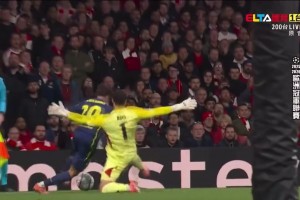 拉亚这次出击太危险了！阿森纳球迷：感谢小蜘蛛不杀之恩！