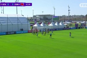 直接打花了！U17中国女足4-0领先出线在望，宋语后点破门