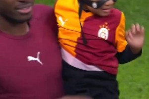 人球结合能力！看台视角看埃基蒂克欧冠对阵老东家取得进球！