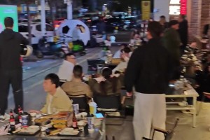 苏超的魅力有多大？来看网友实拍南通市街边实景