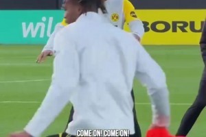 超级氛围组阿德耶米！多特对内训练备战德国杯对阵法兰克福！