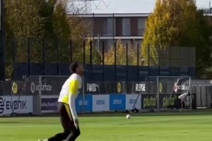 轻轻松松！恩梅查训练中展示自己的各种花式！