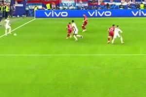 欧洲杯上，全世界球迷第一次见识到了贝林厄姆在比赛中的强大气场