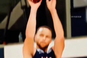 库里投篮细节解析，压腕时食指与中指拨球，中指最后拨出...