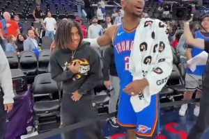 居然敢把师傅打爆了！亚历山大赛后和导师保罗拥抱