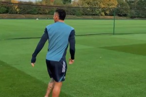 小孩：退役老头欺我小无力