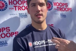 杜兰特上场赛后搂抱谢泼德！小谢回应：我们对彼此越发适应了！