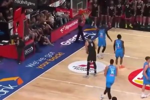 这还是我认识的麦基吗？在NBL如鱼得水，持球突破，三分都来了