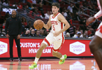揭幕战对阵卫冕冠军！火箭官方：季前赛以不败战绩结束👏